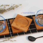 TATAKAN GELAS KAYU SEGI FINISHING LUBANG